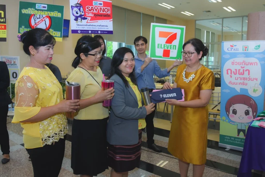 610702d 08 “นิด้า” จับมือ 7-11 บอกลาถุงพลาสติก D-Day 1 ก.ค. 61