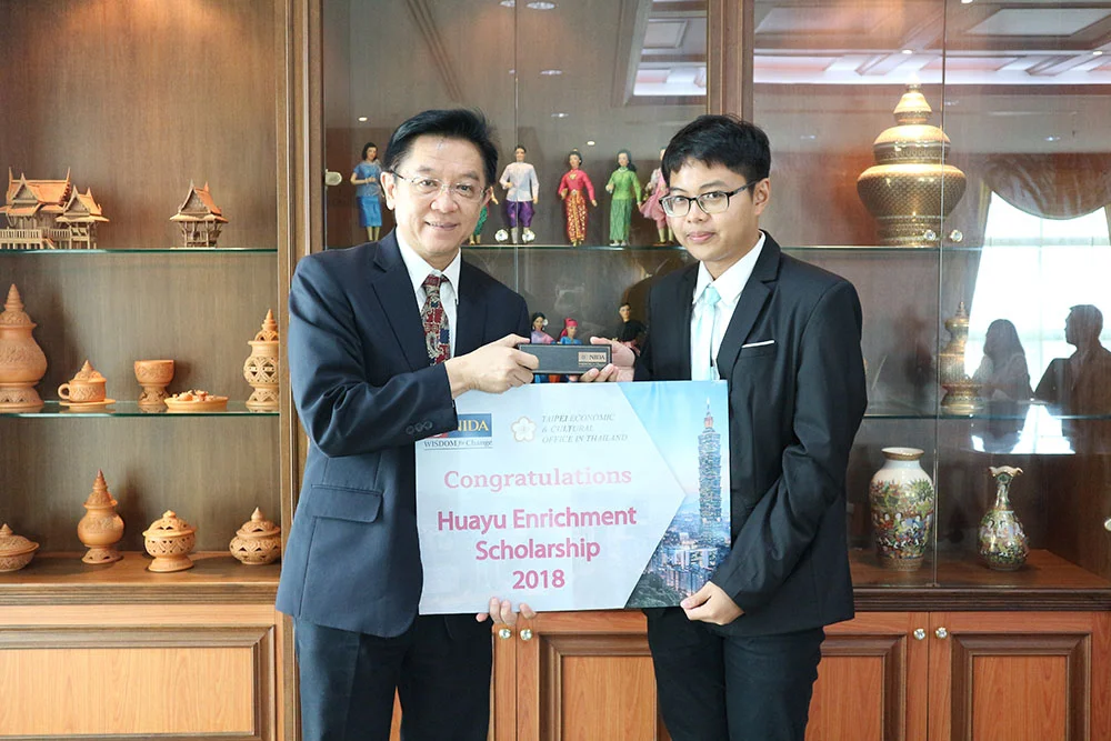 แสดงความยินดีแก่นักศึกษาที่ได้รับทุน HES ประจำปี 2561