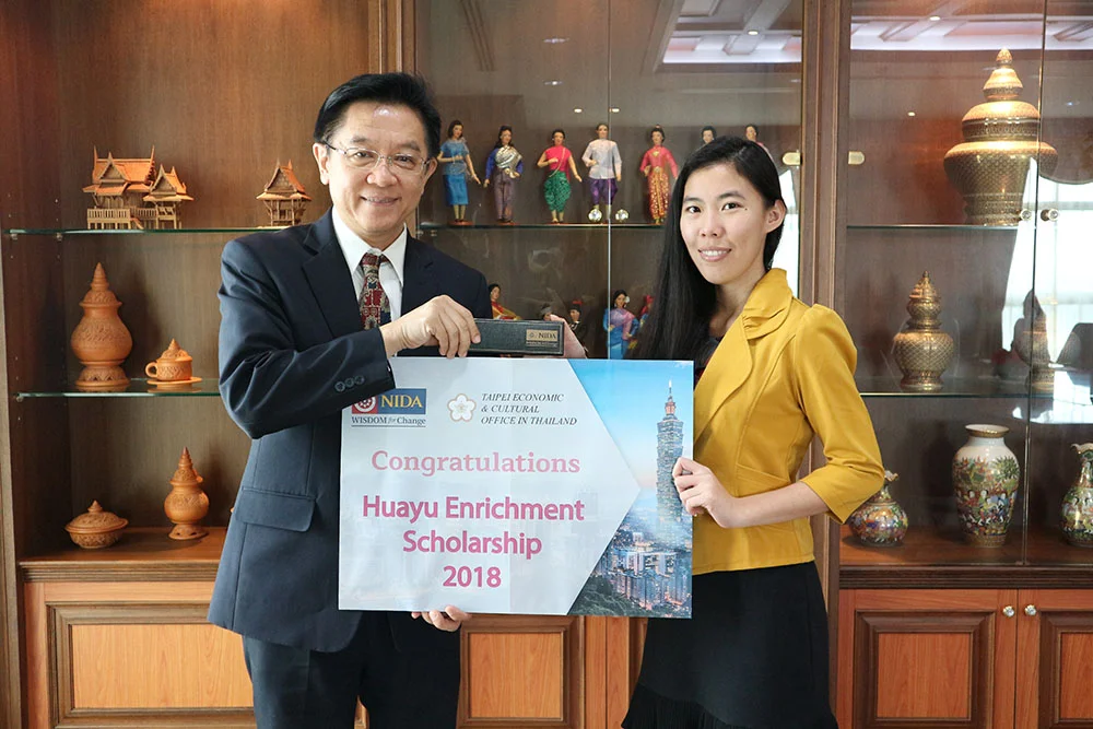 610821oia 03 แสดงความยินดีแก่นักศึกษาที่ได้รับทุน HES ประจำปี 2561