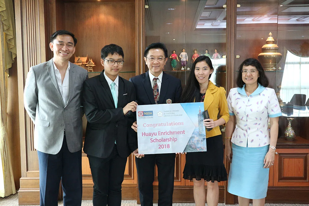 610821oia 04 แสดงความยินดีแก่นักศึกษาที่ได้รับทุน HES ประจำปี 2561