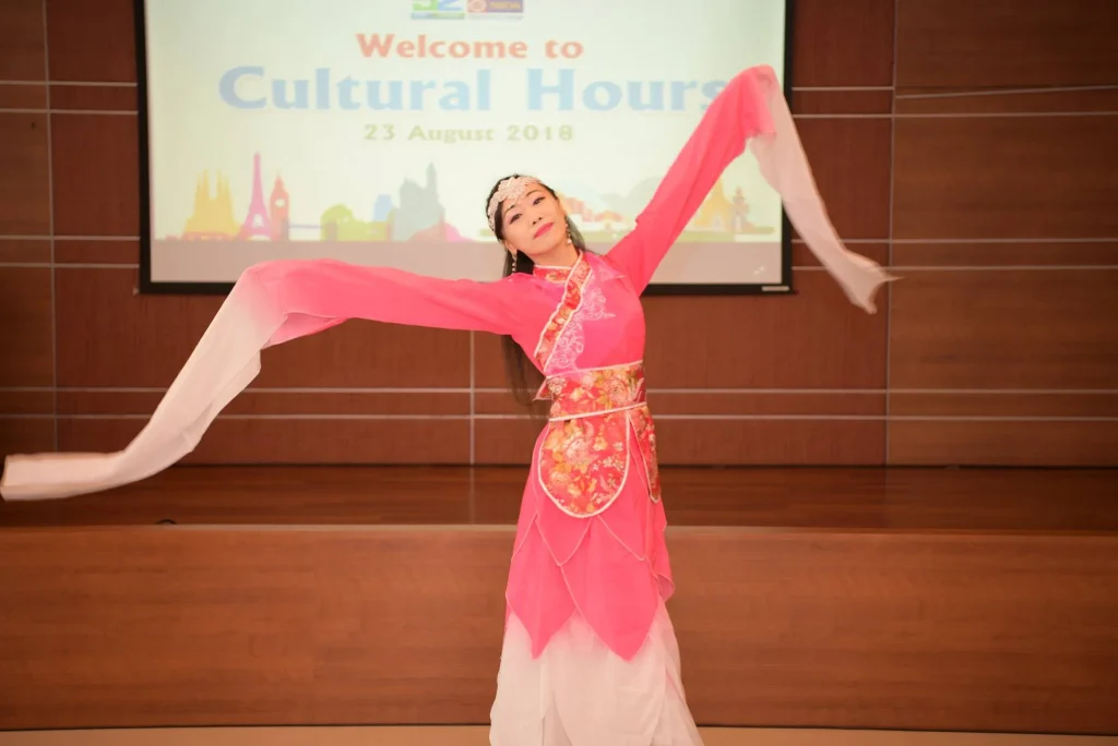 610823 03 Cultural Hours 2561