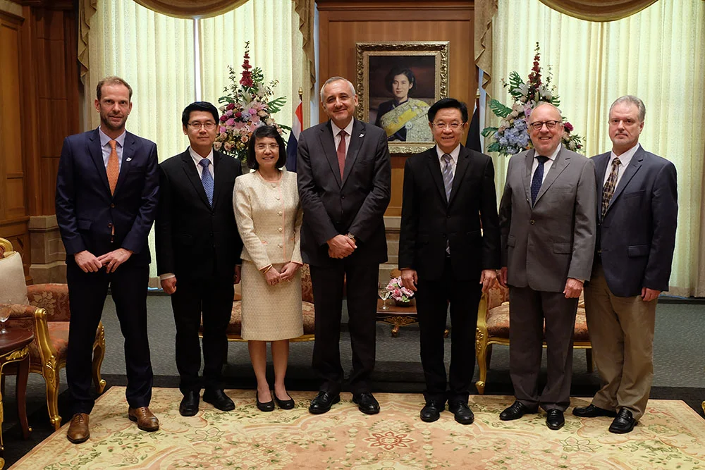 610907 01 เอกอัครราชทูตราชอาณาจักรเบลเยี่ยม ประจำประเทศไทย เยือนสถาบัน