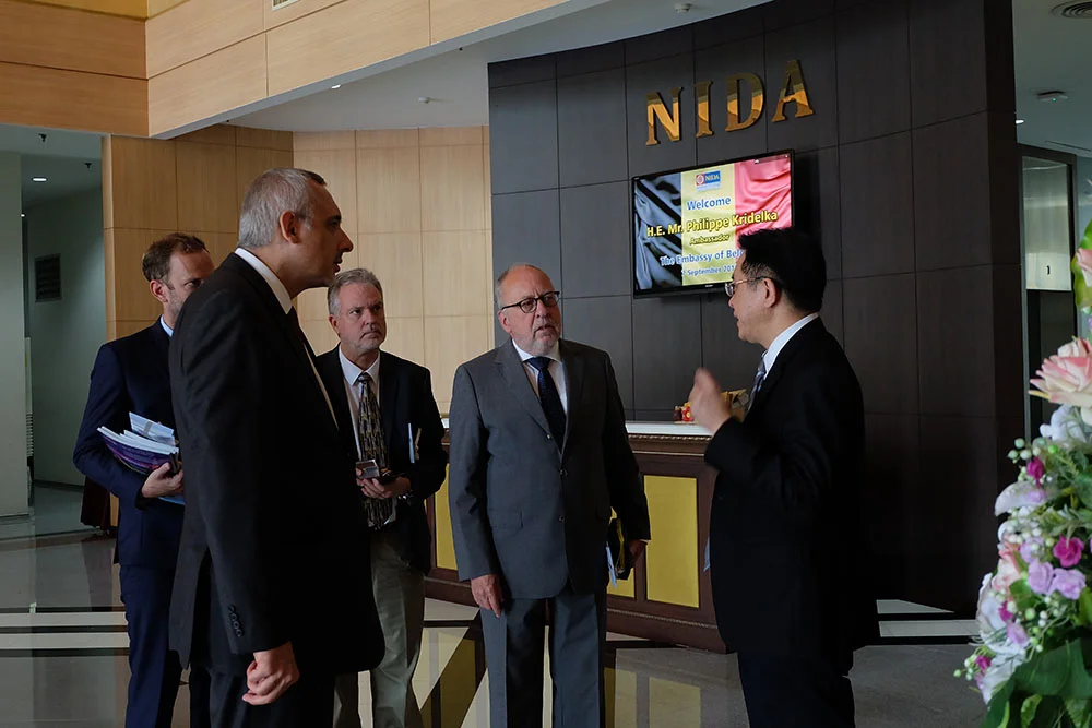 610907 02 เอกอัครราชทูตราชอาณาจักรเบลเยี่ยม ประจำประเทศไทย เยือนสถาบัน