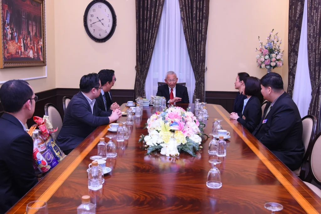 620103 01 พบ ศ.คลินิก นพ.อุดม คชินทร