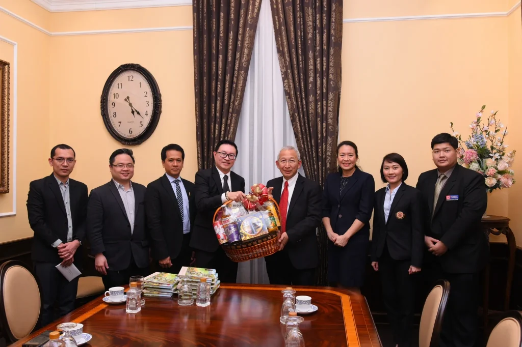 620103 02 พบ ศ.คลินิก นพ.อุดม คชินทร