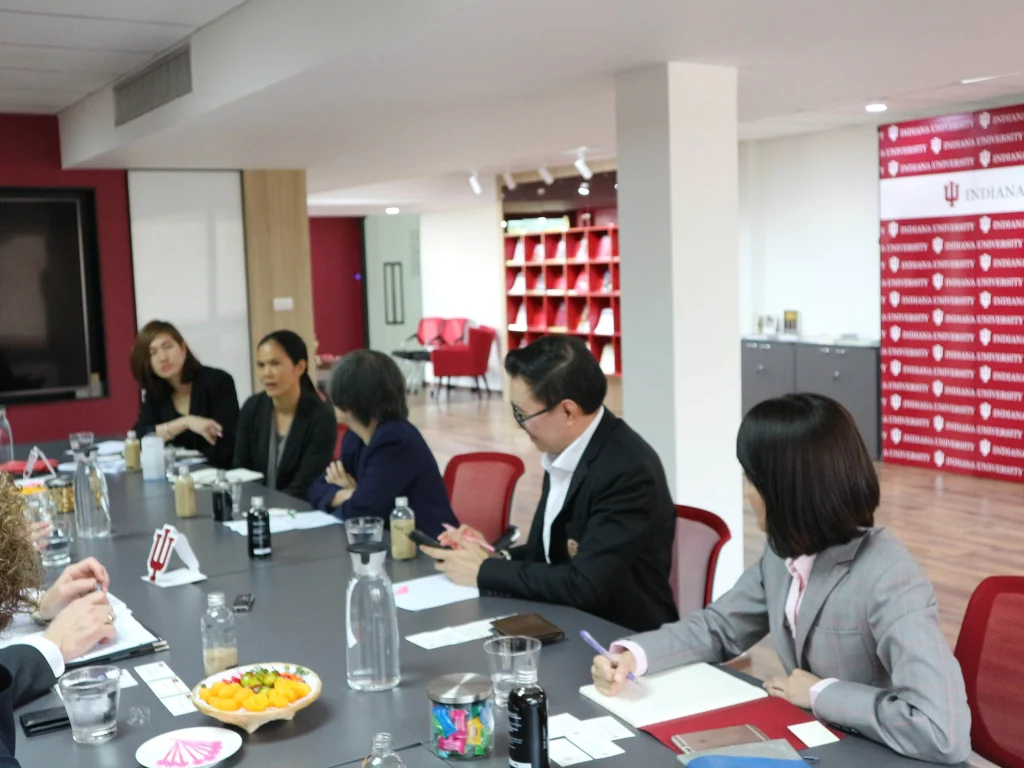 620226 01 เยือนสำนักงานมหาวิทยาลัยอินเดียน่าในภูมิภาคอาเซียน