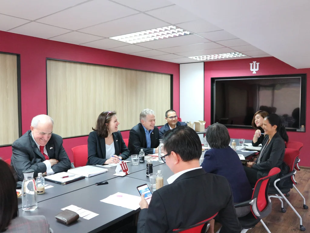 620226 02 เยือนสำนักงานมหาวิทยาลัยอินเดียน่าในภูมิภาคอาเซียน