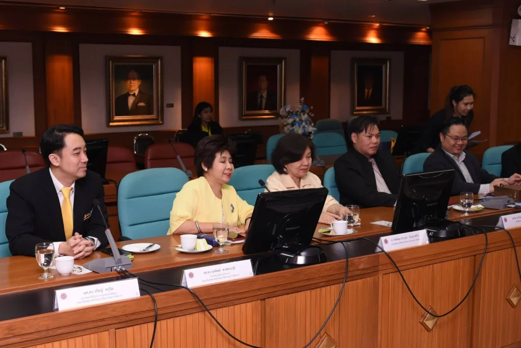 หารือหลักสูตรตรีควบโท