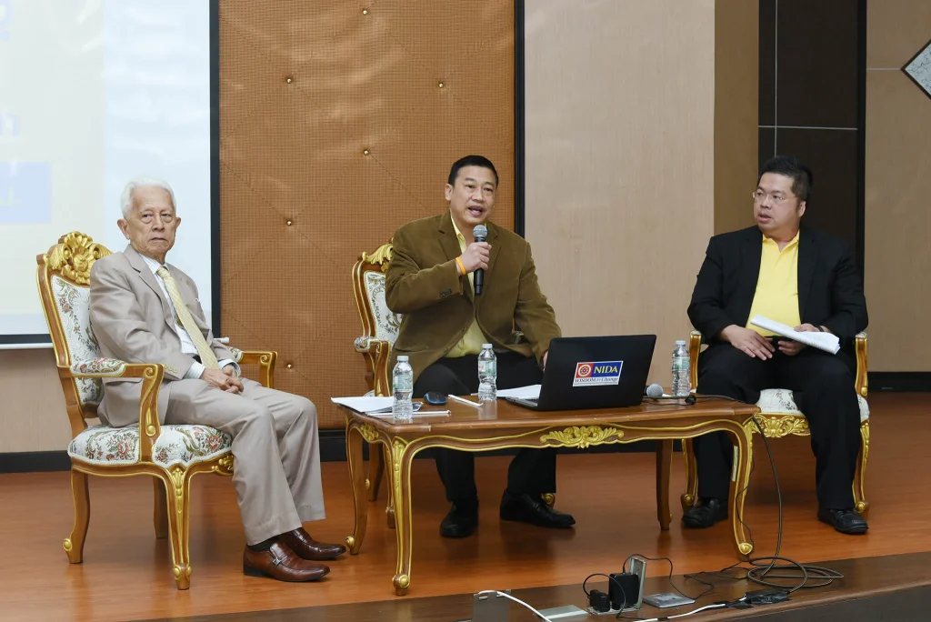 ถอดบทเรียนการบริหารสถาบันอุดมศึกษาในกำกับของรัฐ