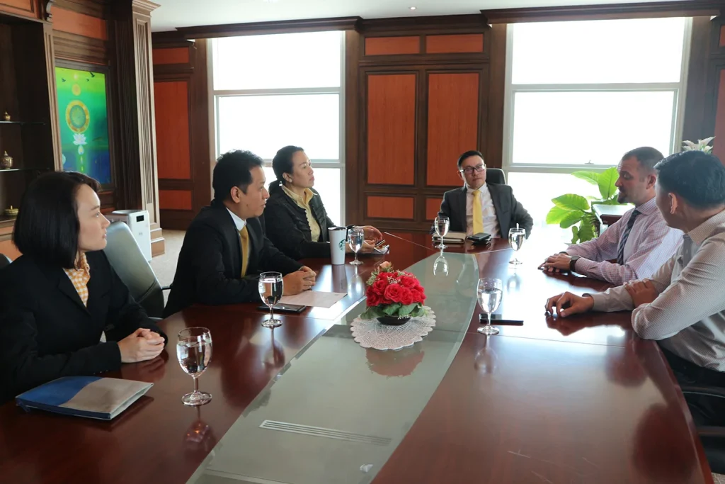 Dr.Brandon Howell เข้าพบผู้บริหารสถาบัน