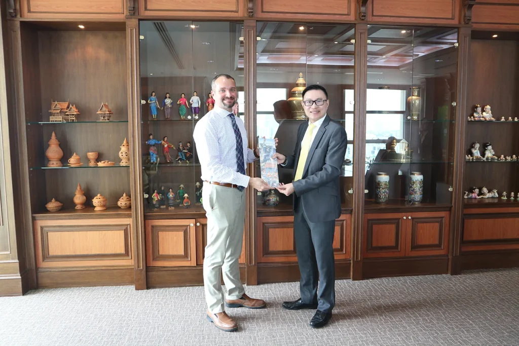 Dr.Brandon Howell เข้าพบผู้บริหารสถาบัน