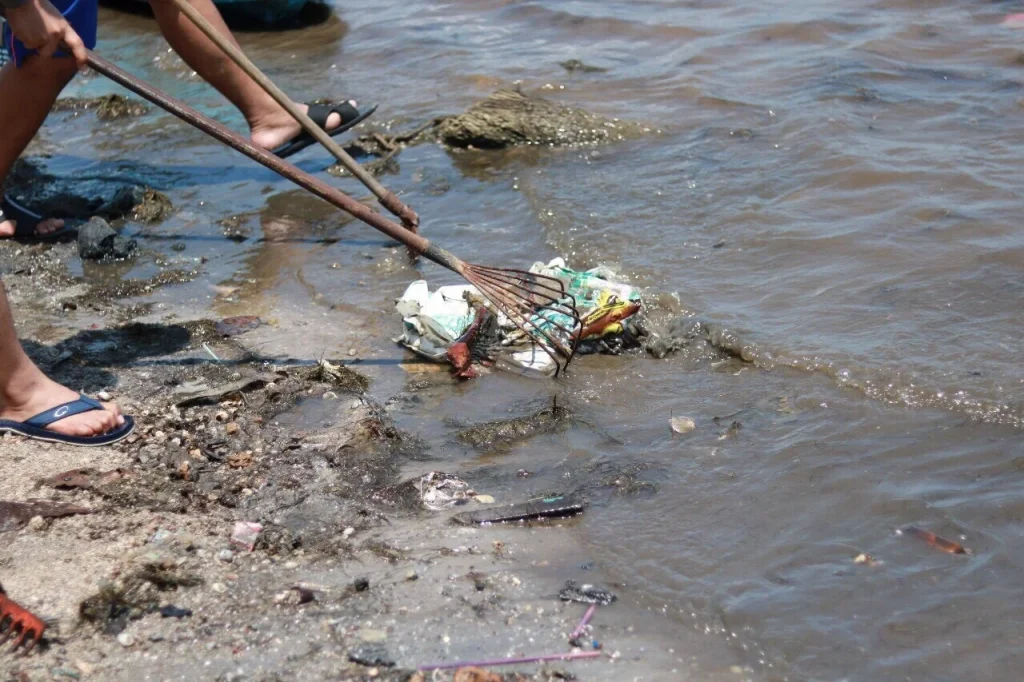 นักศึกษา รศ.นิด้า ร่วมกิจกรรม ฅนธรรมดี