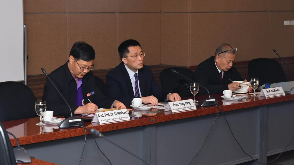 HUST เยือนสถาบัน