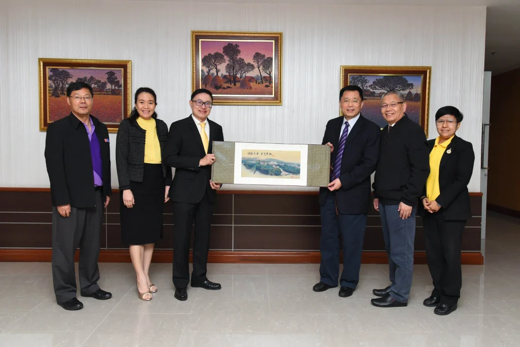 HUST เยือนสถาบัน