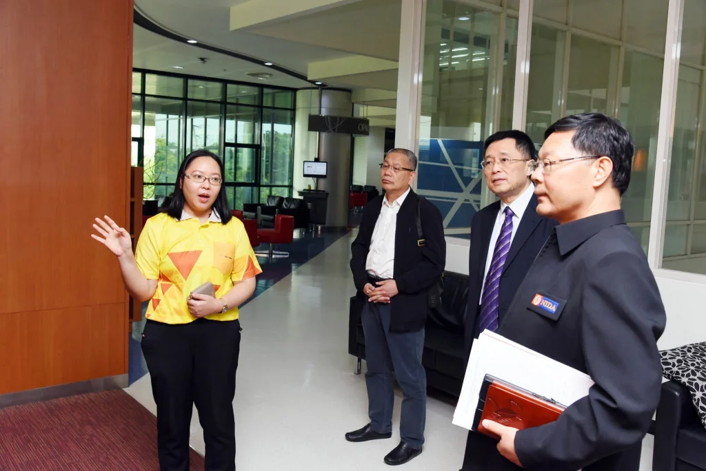 HUST เยือนสถาบัน