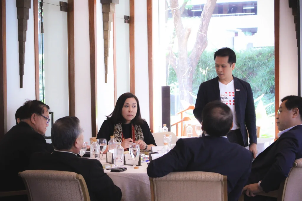 EXECUTIVE ALUMNI REDESIGN NIDA TOGETHER