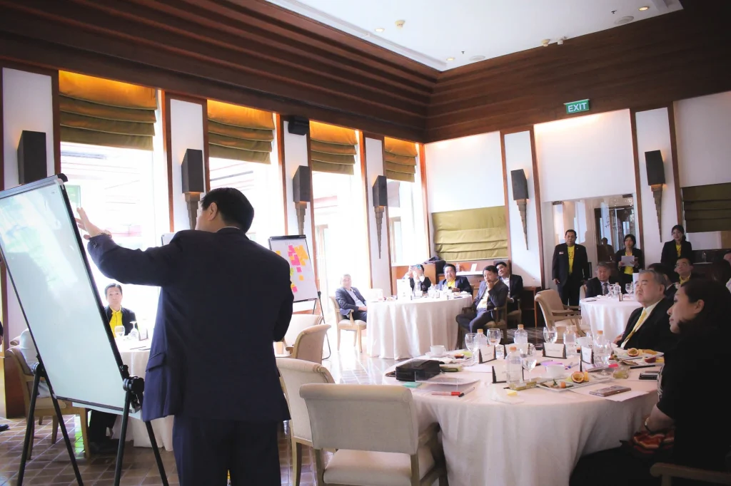 620525 10 EXECUTIVE ALUMNI REDESIGN NIDA TOGETHER