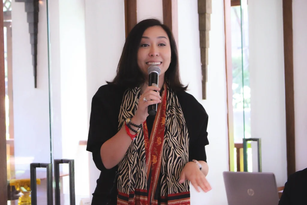 620525 11 EXECUTIVE ALUMNI REDESIGN NIDA TOGETHER