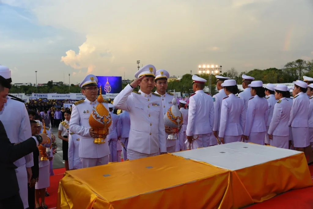 ร่วมริ้วขบวนอัญเชิญเครื่องราชสักการะถวายพระพรชัยมงคล สมเด็จพระนางเจ้าสุทิดา พัชรสุธาพิมลลักษณ พระบรมราชินี