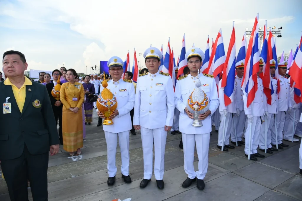 ร่วมริ้วขบวนอัญเชิญเครื่องราชสักการะถวายพระพรชัยมงคล สมเด็จพระนางเจ้าสุทิดา พัชรสุธาพิมลลักษณ พระบรมราชินี