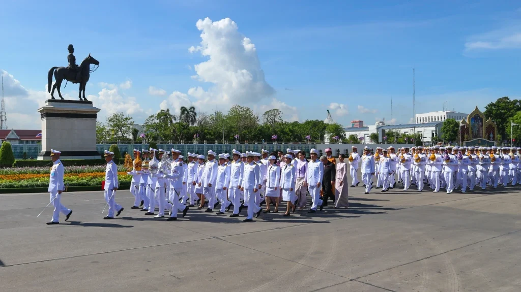 ร่วมริ้วขบวนอัญเชิญเครื่องราชสักการะถวายพระพรชัยมงคล สมเด็จพระนางเจ้าสุทิดา พัชรสุธาพิมลลักษณ พระบรมราชินี