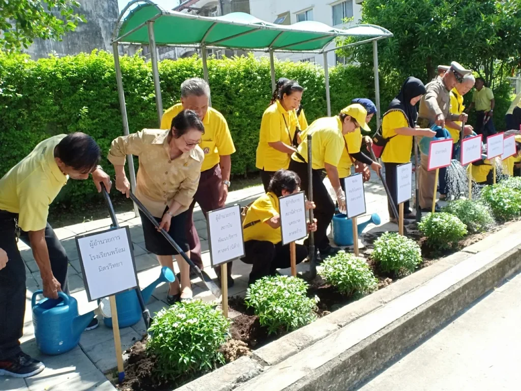นิด้าร่วมปรับปรุงภูมิทัศน์และทำความสะอาดคลอง ในพื้นที่เขตบางกะปิ เฉลิมพระเกียรติ ร.10
