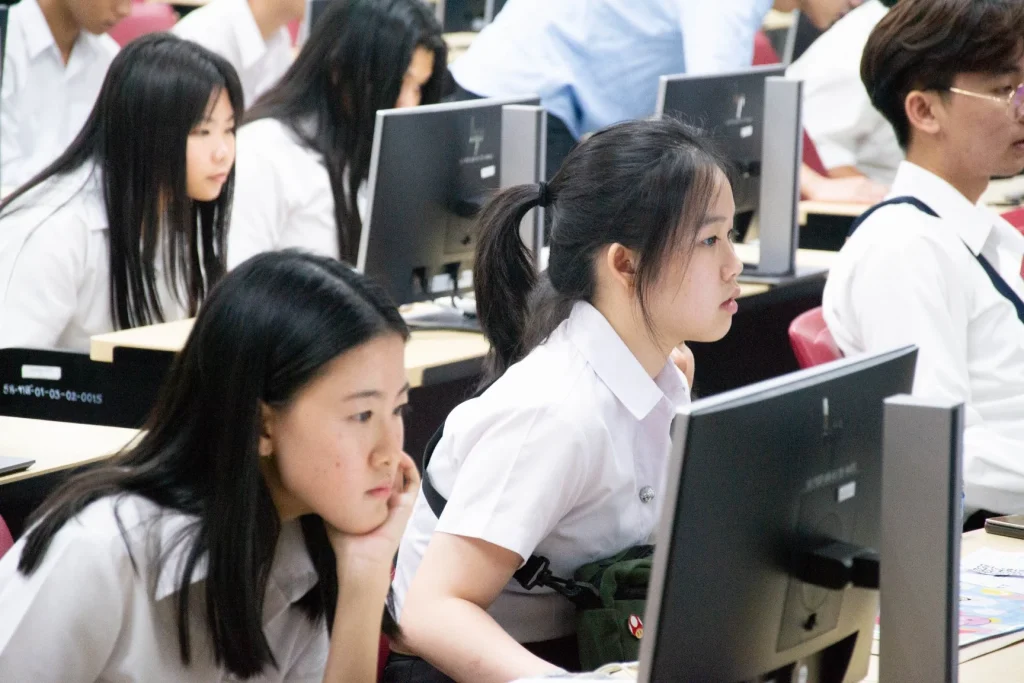 620722 03 ต้อนรับคณะนักศึกษาหลักสูตรตรีควบโท