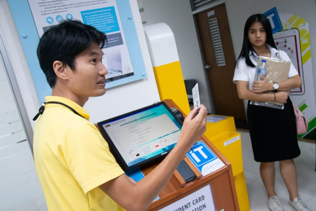 ต้อนรับคณะนักศึกษาหลักสูตรตรีควบโท