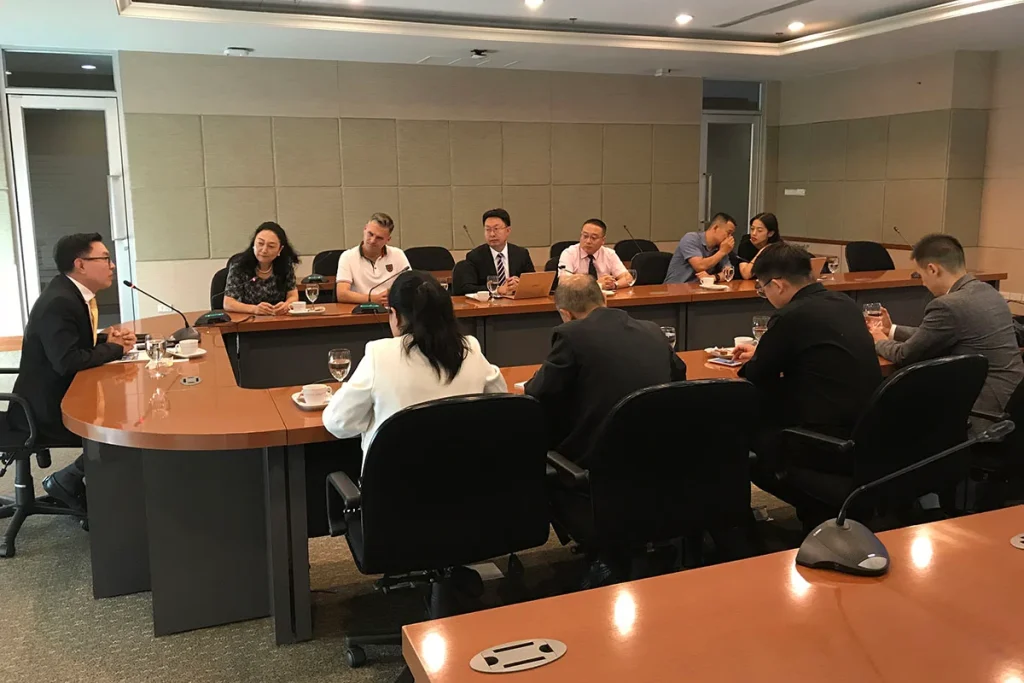 620725 01 Yunnan Hanwen Education Investment Group เยือนสถาบัน