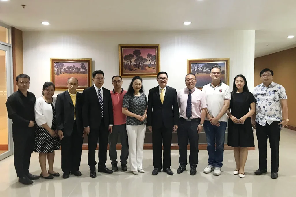 620725 03 Yunnan Hanwen Education Investment Group เยือนสถาบัน