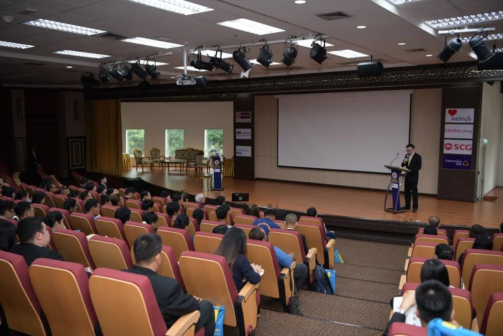 ยุทธศาสตร์ชาติ 20 ปี กับการขับเคลื่อนปรัชญาของเศรษฐกิจพอเพียงและการพัฒนาที่ยั่งยืน