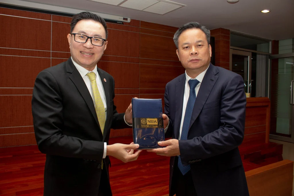 ผู้บริหารเขตปกครองตนเองกว่างซีจ้วง (GXFAO) เยือนสถาบัน