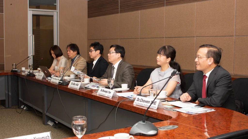 Huaihua University เยือนสถาบัน