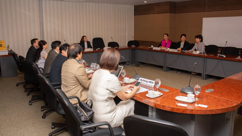 Huaihua University เยือนสถาบัน