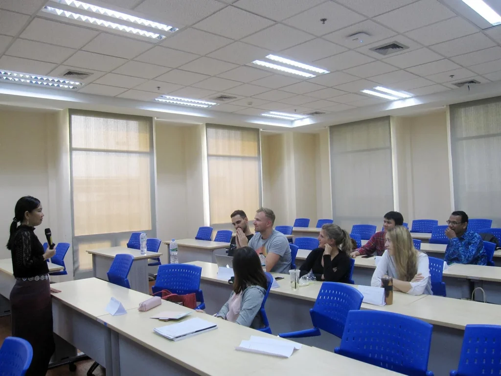 630117_01 เรียนรู้วัฒนธรรมไทยเบื้องต้นสำหรับนักศึกษาต่างชาติ