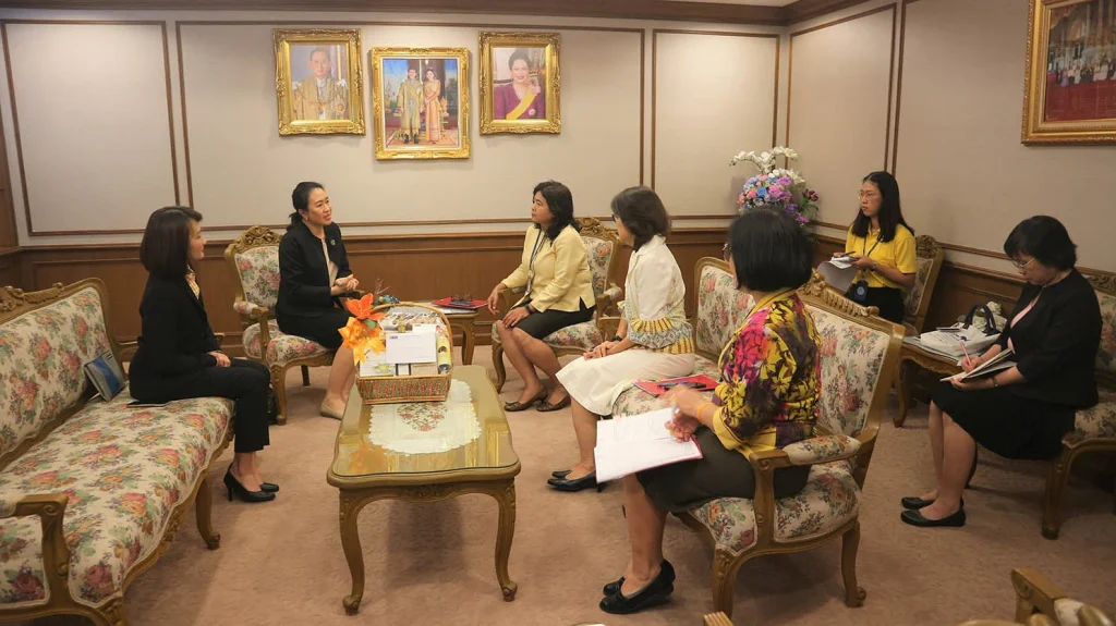 มอบกระเช้าสวัสดีปีใหม่ แด่ผู้มีอุปการะคุณ