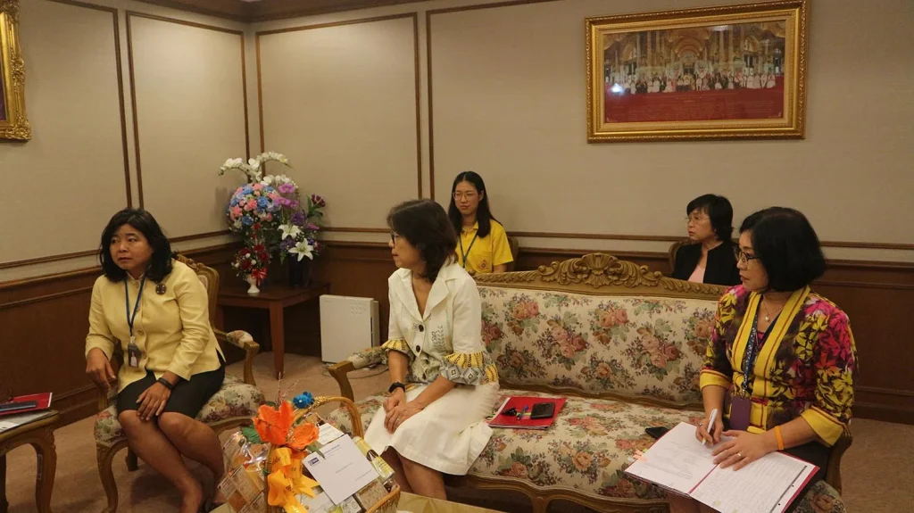 มอบกระเช้าสวัสดีปีใหม่ แด่ผู้มีอุปการะคุณ