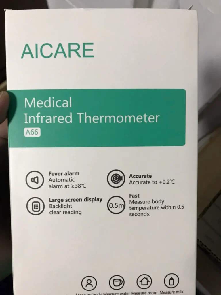 มอบหน้ากากอนามัยให้กับสถาบัน