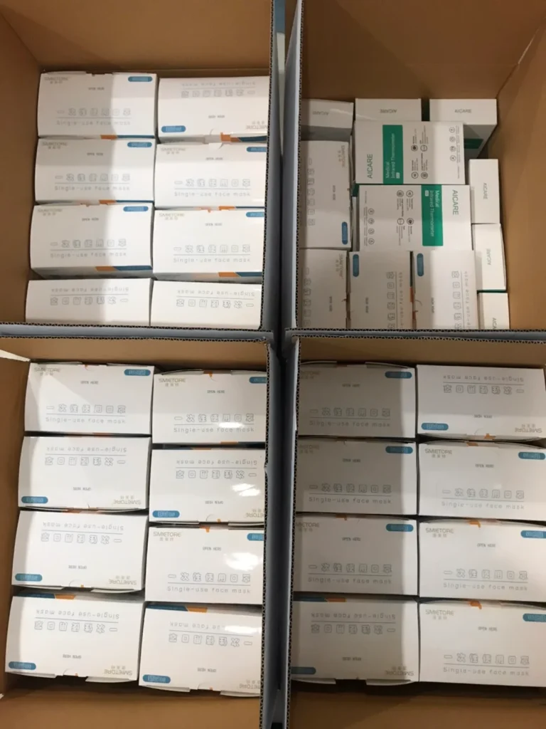 มอบหน้ากากอนามัยให้กับสถาบัน