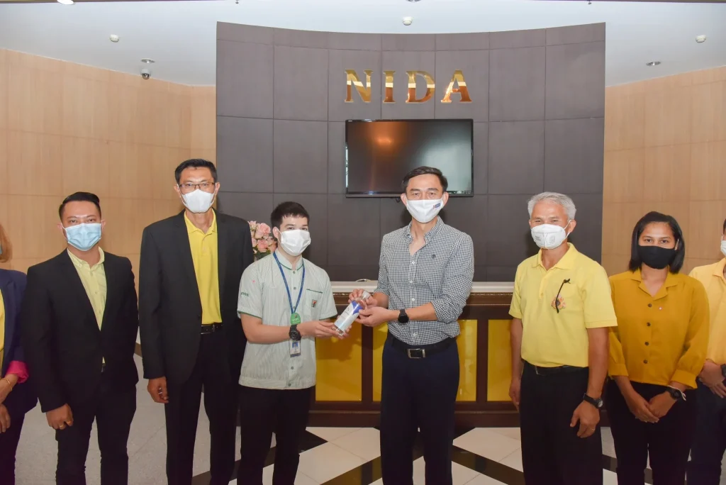 630724_04 ซีพี ออลล์ มอบแอลกอฮอล์เจลเพื่อสู้ภัย COVID-19