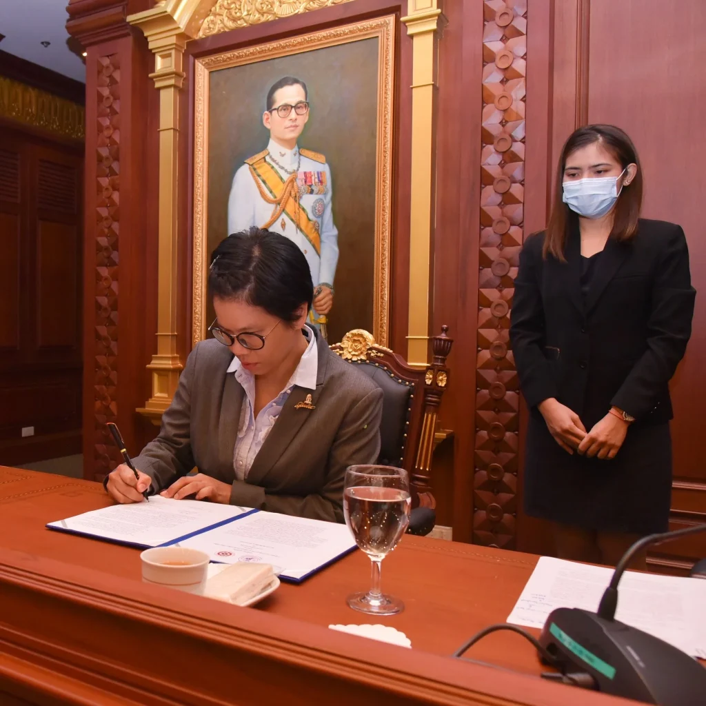 630731 06 กระทรวงอุตสาหกรรม จับมือ นิด้า พัฒนาศักยภาพบุคลากร สู่อุตสาหกรรมสิ่งแวดล้อมที่ยั่งยืน