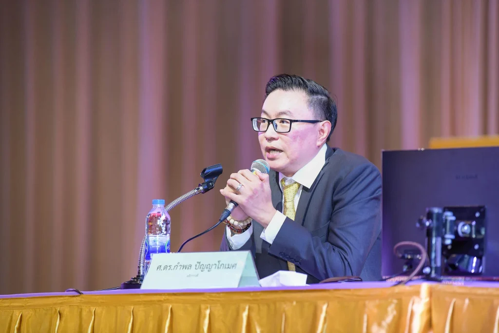 ผู้บริหารสถาบันพบประชาคม นิด้า ปฐมนิเทศนักศึกษาใหม่ ภาคปกติ ภาคเรียนที่ 1 /2563