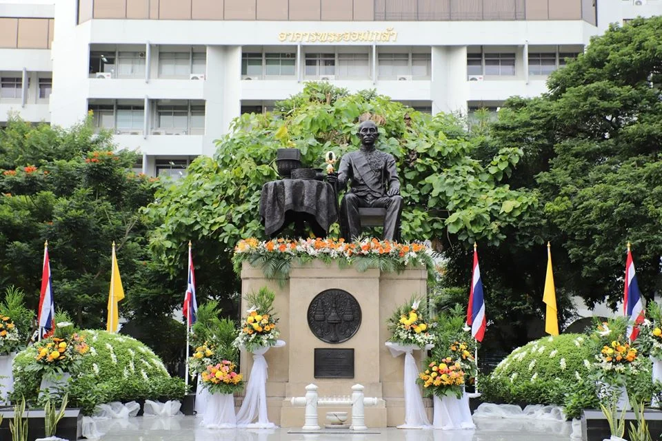 ร่วมพิธีถวายราชสักการะพระบรมราชานุสาวรีย์ รัชกาลที่ 4