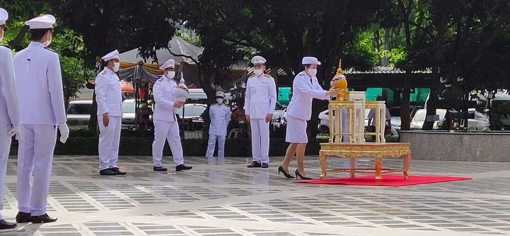 ร่วมพิธีถวายราชสักการะพระบรมราชานุสาวรีย์ รัชกาลที่ 4