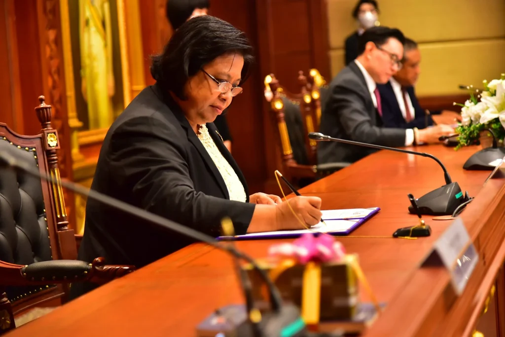 MOU สถาบันบัณฑิตพัฒนบริหารศาสตร์ และ กรมกิจการผู้สูงอายุ