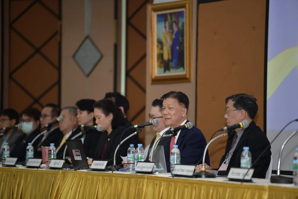 สภาสถาบันพบประชาคม