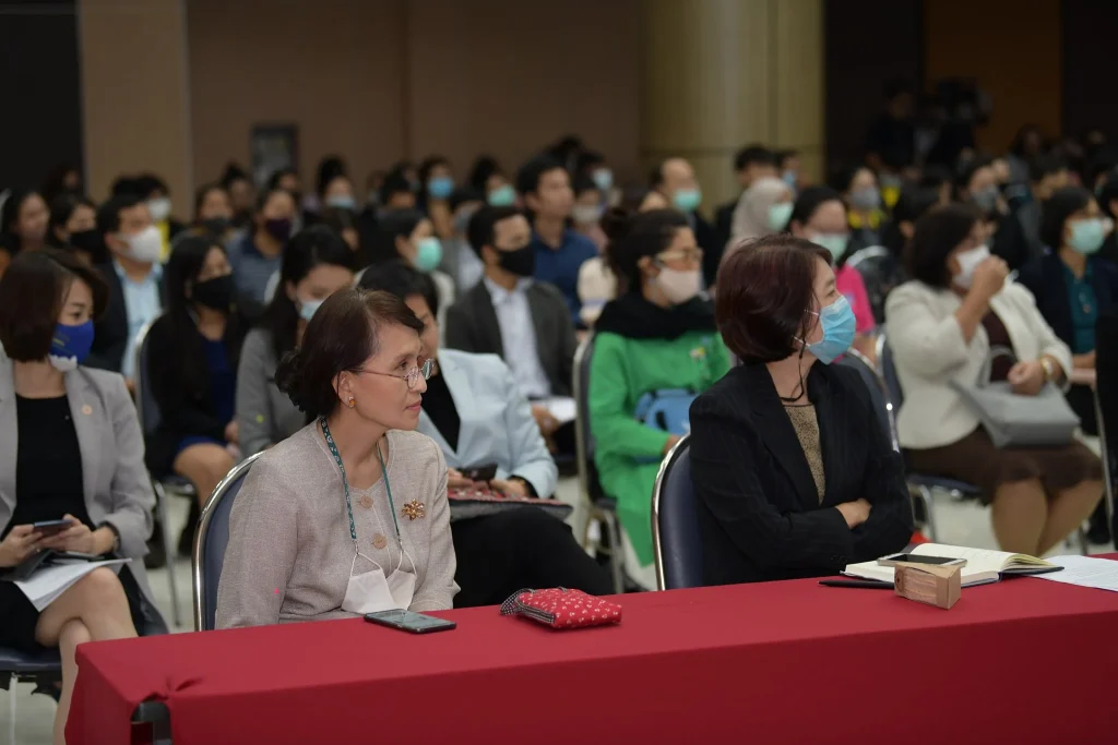 สภาสถาบันพบประชาคม