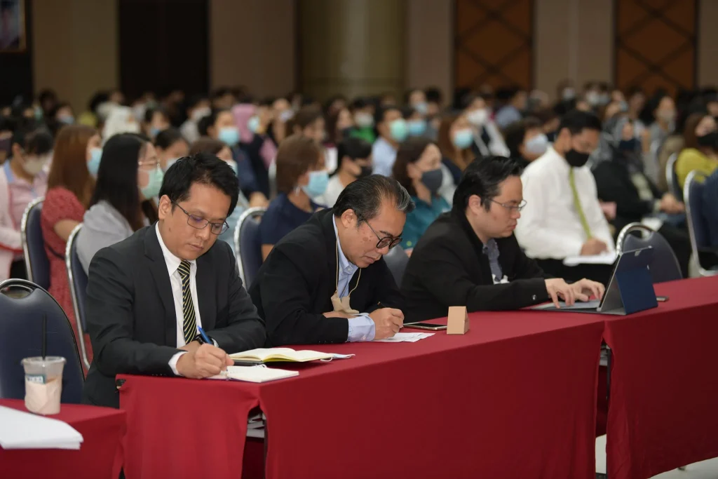 สภาสถาบันพบประชาคม