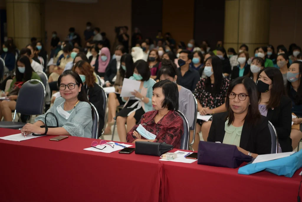 สภาสถาบันพบประชาคม