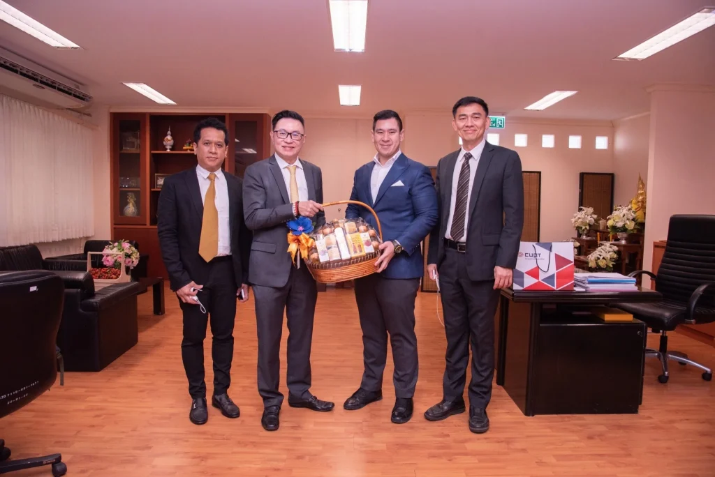 มอบกระเช้าสวัสดีปีใหม่ในโอกาสวันขึ้นปีใหม่ 2564